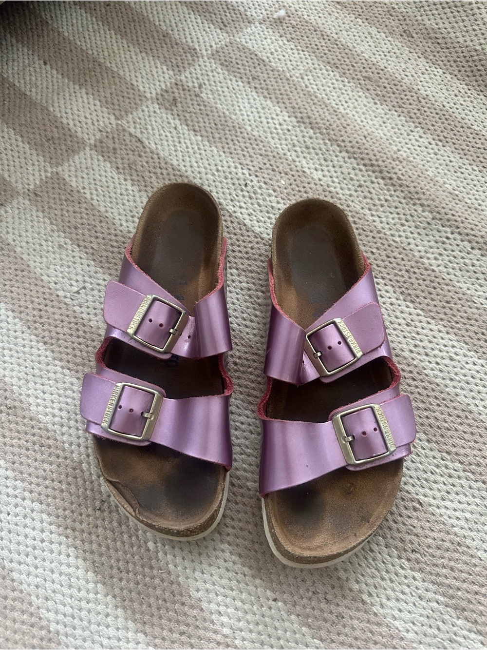 Birkenstock Arizona Two-Strap Sandal in Metallic Lavender/Purple Size 41 - Picture 2 of 6
